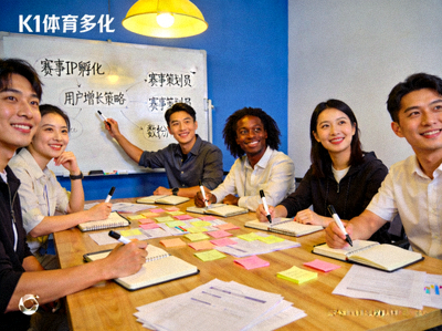 j9九游会(中国)官方网站多元化专业团队在会议室进行头脑风暴
